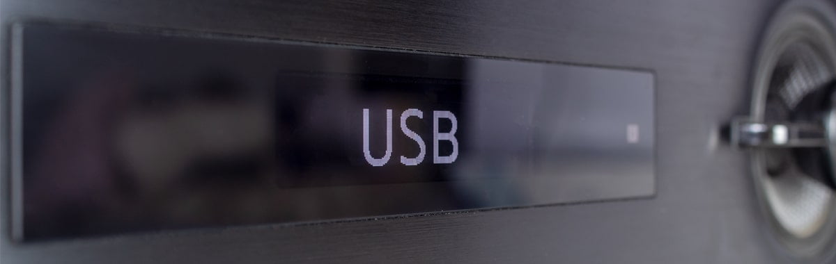 Een Sony HT-ST5000 soundbar ingesteld op de USB-aansluiting. Soundbar schakelt vanzelf over naar USB oplossen.
